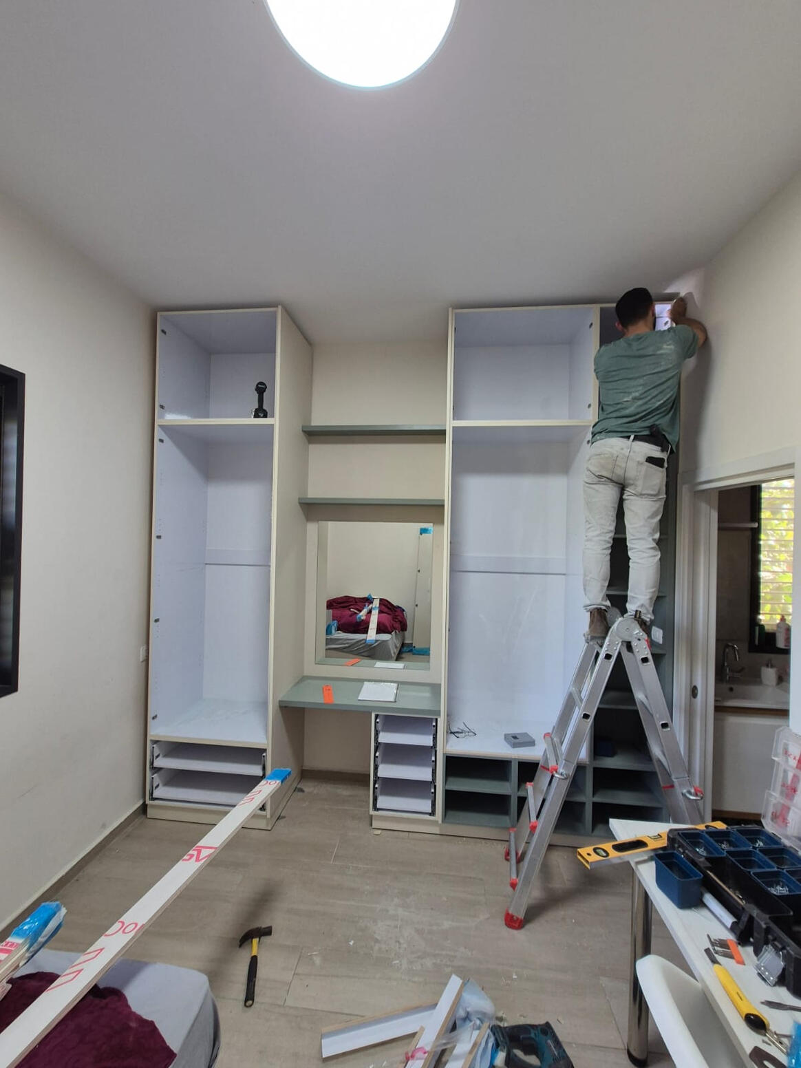 אהרן סינגר - נגרות מטבחים וארונות לבית